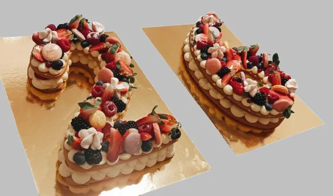 Number Cake 26 Délice, biscuit, crème légère, fruits rouges